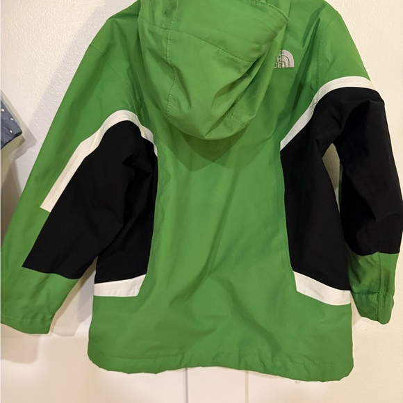 The North Face Kids Green and Black Raincoat - Picture 4 of 4